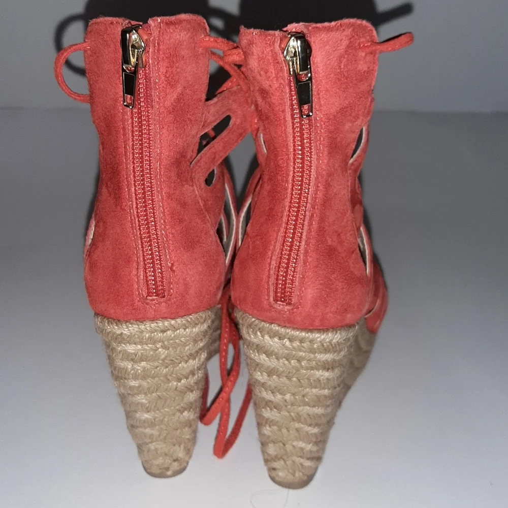 SAKS FIFTH AVENUE Chelsea Suede Lace-up Wedge 5.5
